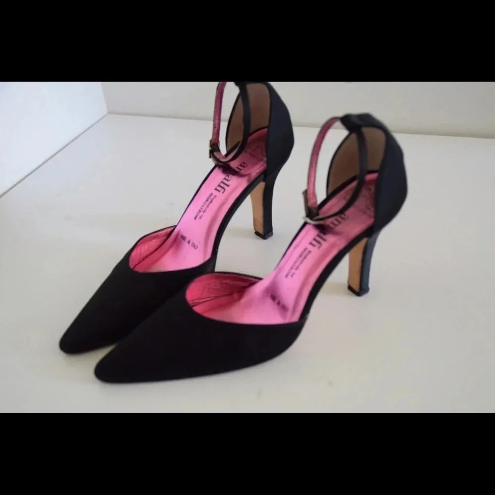 Amalfi d'Orsay pumps!